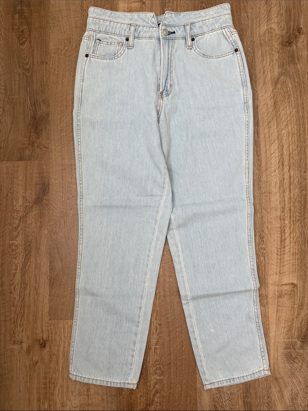 Arizona Light Wash High-Rise Mom Jean